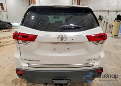 2018 Toyota Highlander Se z USA, uszkodzony, nr VIN 5TDJZRFH1JS912811